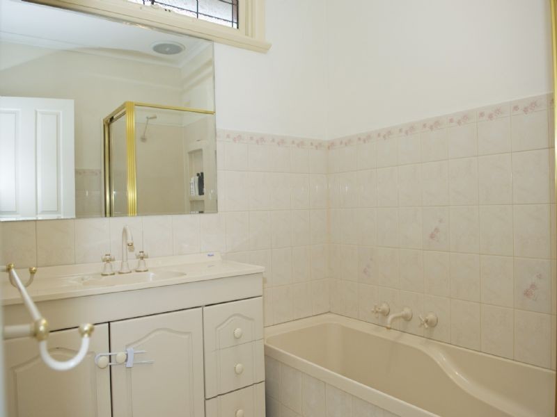 1/20 Broughton avenue, Croydon VIC 3136