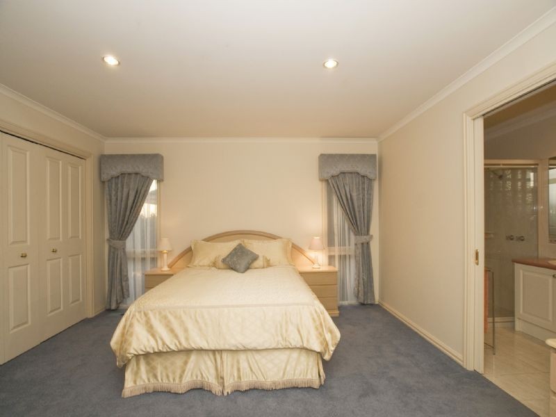 7 Champagne Rise, Chirnside Park VIC 3116