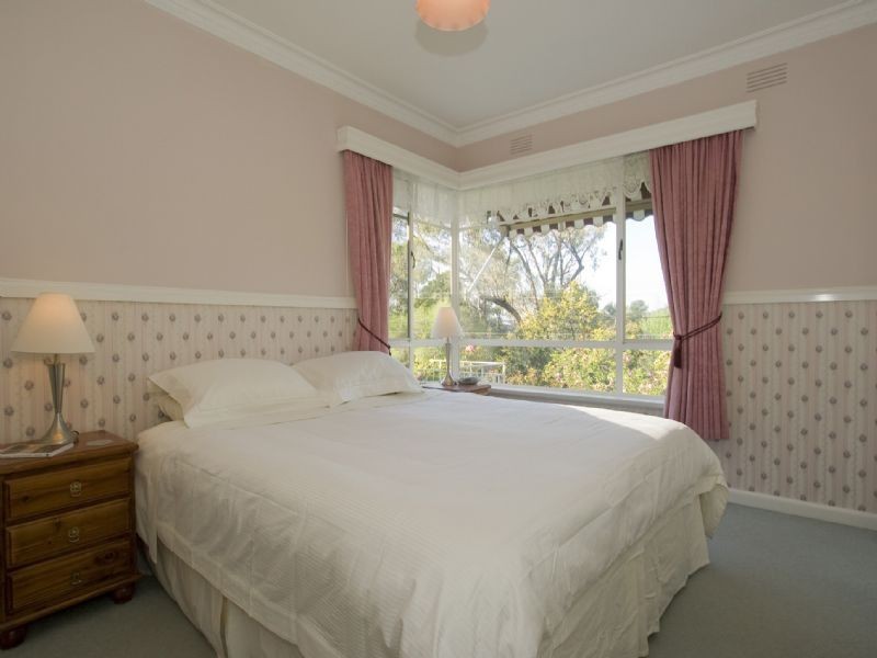 10 Vasey Concourse , Ringwood East VIC 3135