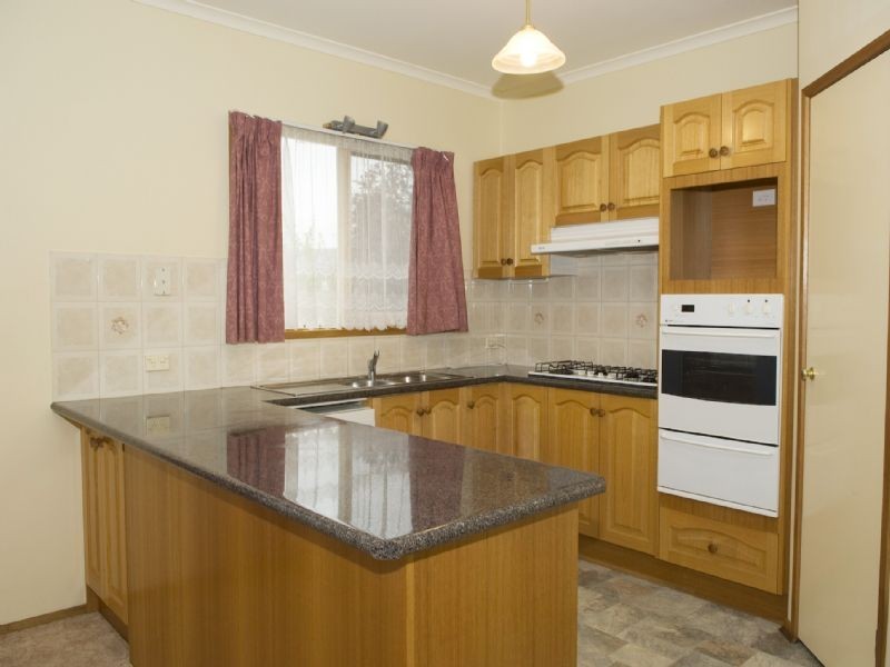 31 Mulduri Crescent, Croydon South VIC 3136