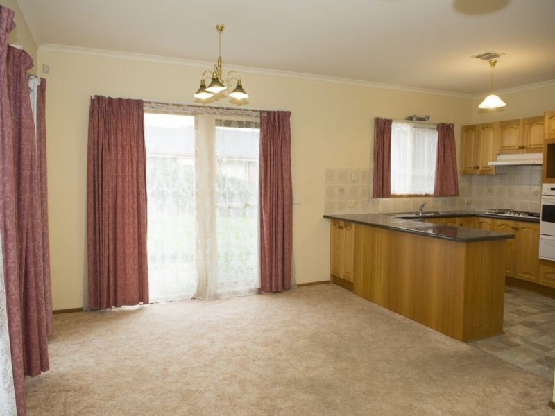31 Mulduri Crescent, Croydon South VIC 3136
