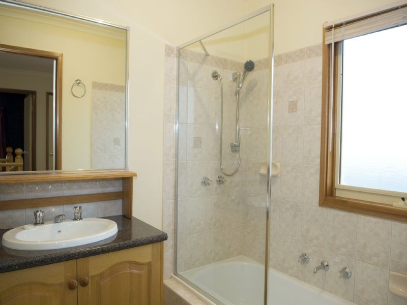 31 Mulduri Crescent, Croydon South VIC 3136