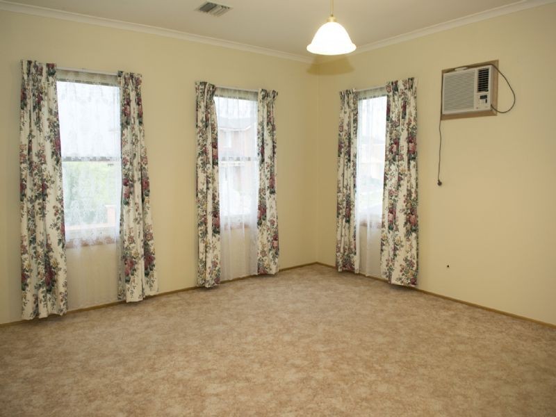 31 Mulduri Crescent, Croydon South VIC 3136
