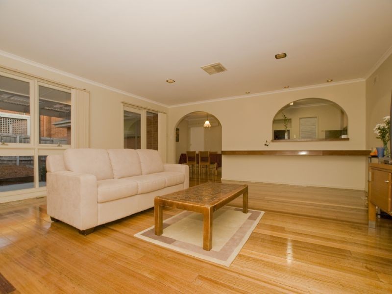 8 Shirley Street, Mooroolbark VIC 3138