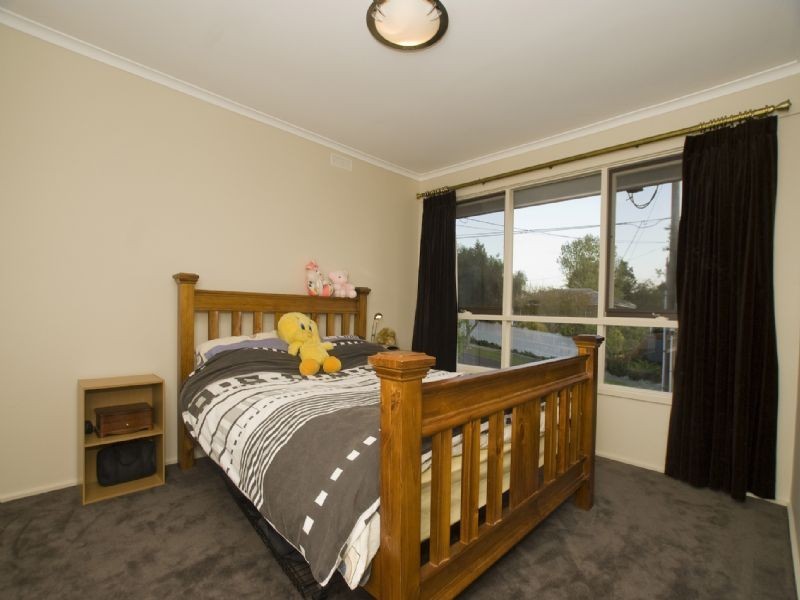 8 Shirley Street, Mooroolbark VIC 3138