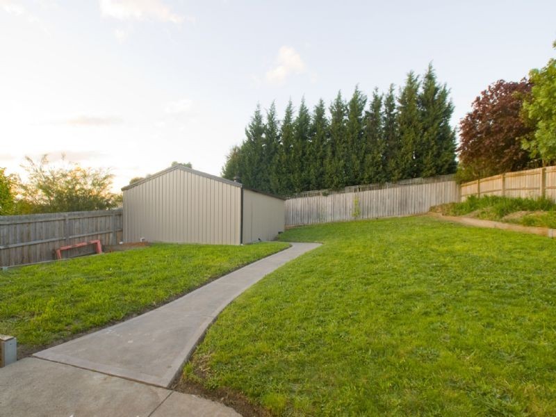 8 Shirley Street, Mooroolbark VIC 3138