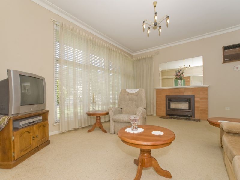 1 Kaneira Avenue, Croydon VIC 3136