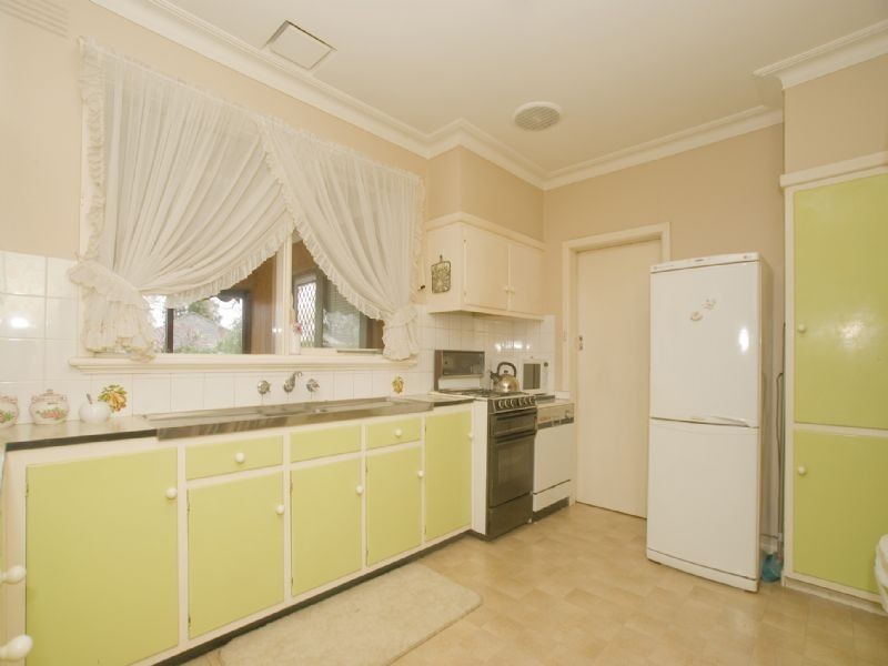 1 Kaneira Avenue, Croydon VIC 3136