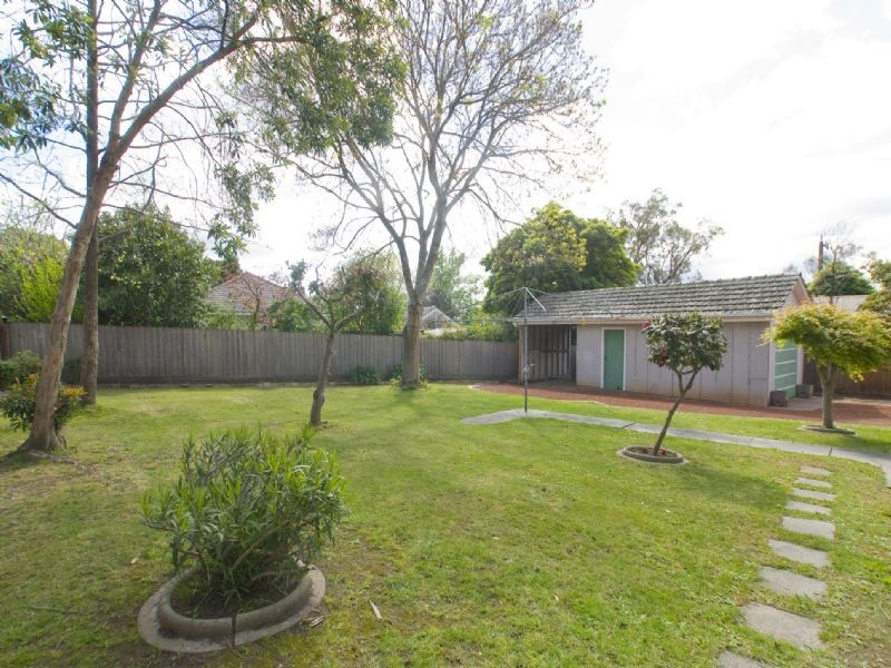 1 Kaneira Avenue, Croydon VIC 3136