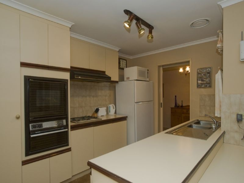 2 Biak Place, Croydon North VIC 3136