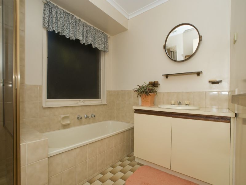 2 Biak Place, Croydon North VIC 3136