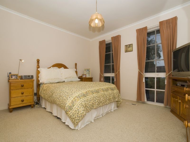 2 Biak Place, Croydon North VIC 3136