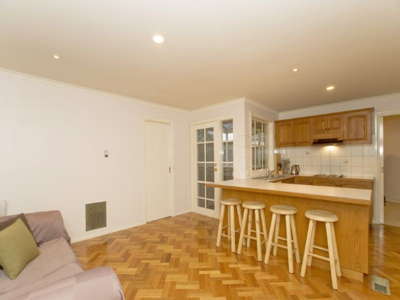 6 Dewpond Walk, Croydon South VIC 3136