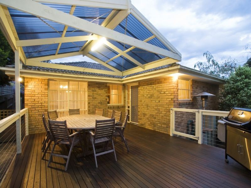 6 Dewpond Walk, Croydon South VIC 3136