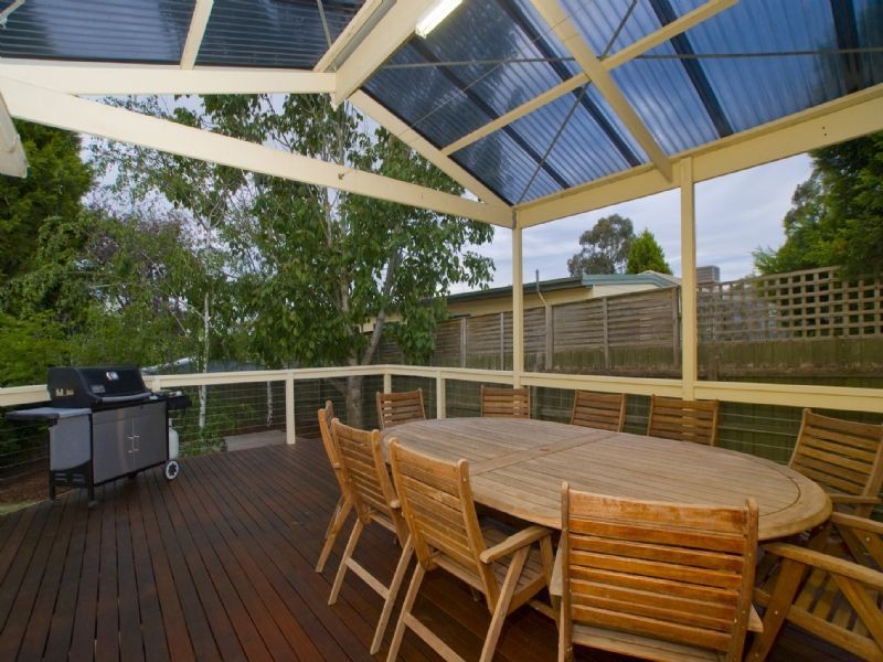 6 Dewpond Walk, Croydon South VIC 3136