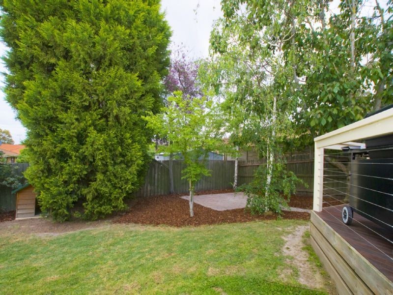 6 Dewpond Walk, Croydon South VIC 3136