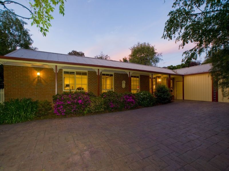 5 Samuel Beavis Place, Croydon Hills VIC 3136