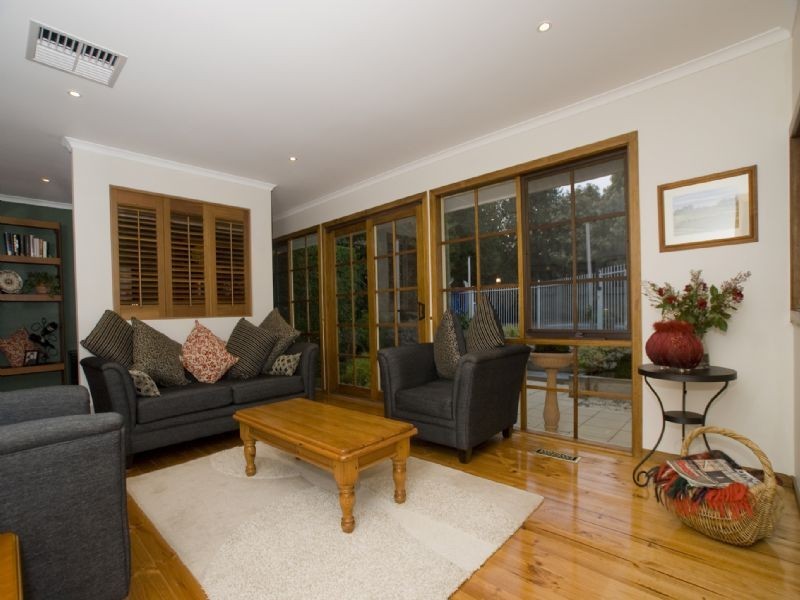 5 Samuel Beavis Place, Croydon Hills VIC 3136