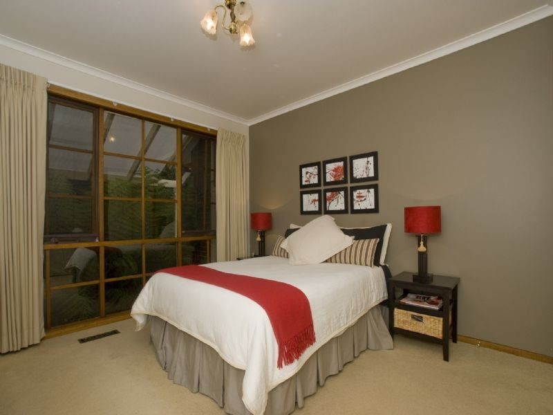 5 Samuel Beavis Place, Croydon Hills VIC 3136