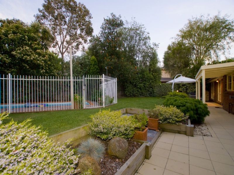 5 Samuel Beavis Place, Croydon Hills VIC 3136