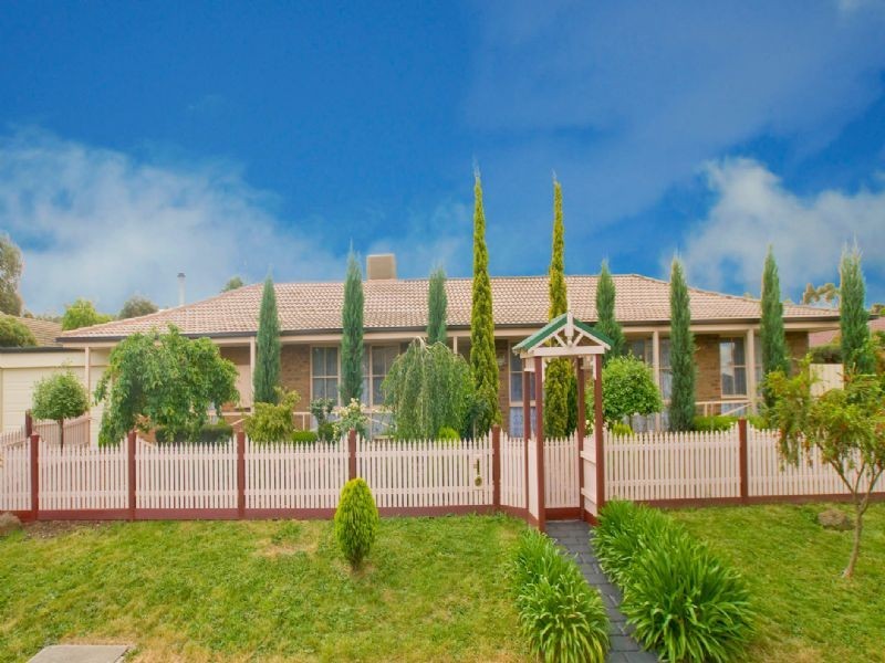 15 Wildwood Walk, Croydon South VIC 3136