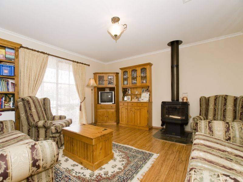 15 Wildwood Walk, Croydon South VIC 3136