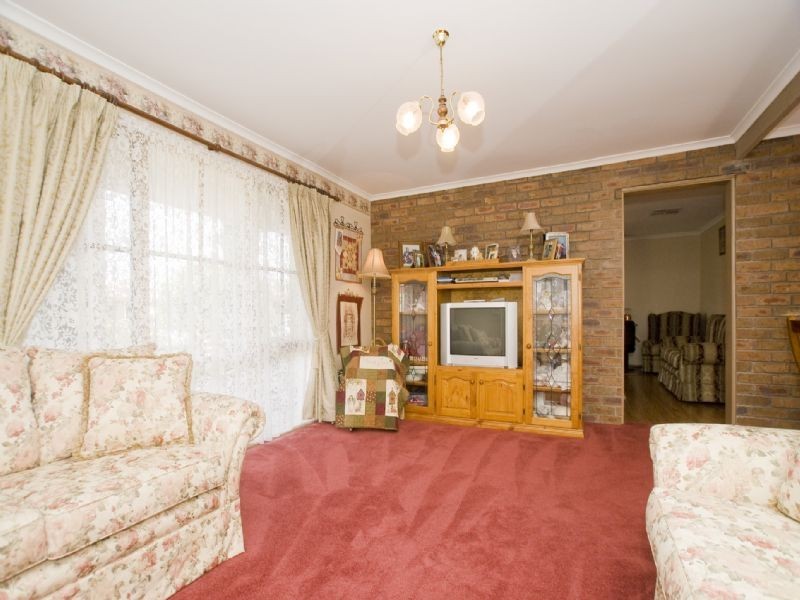 15 Wildwood Walk, Croydon South VIC 3136