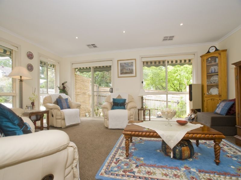 2/10 Starcross Avenue, Croydon VIC 3136