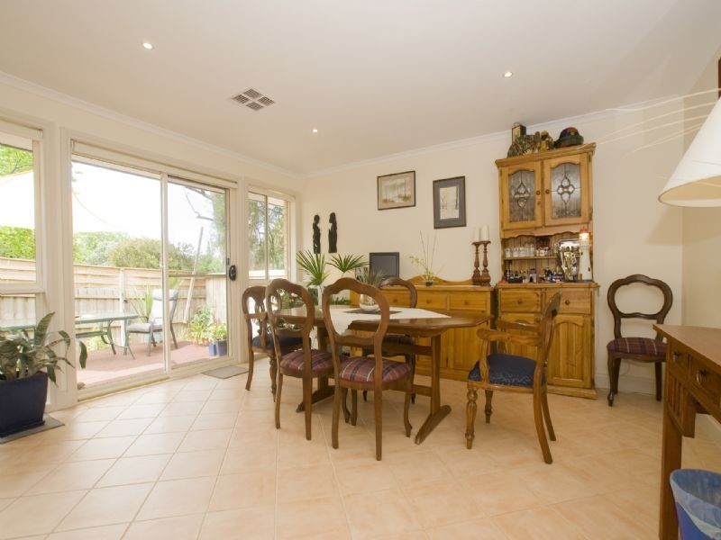 2/10 Starcross Avenue, Croydon VIC 3136