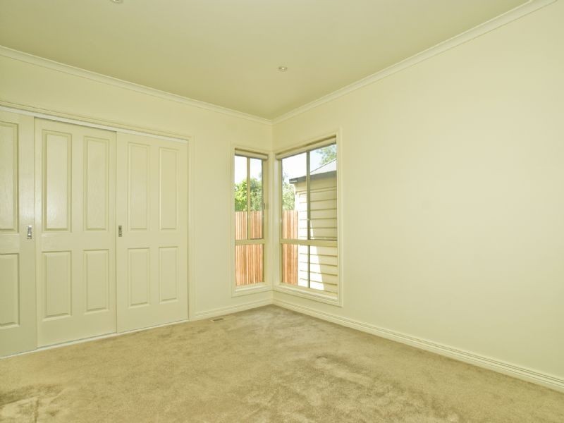 8B Pascoe Avenue, Croydon VIC 3136