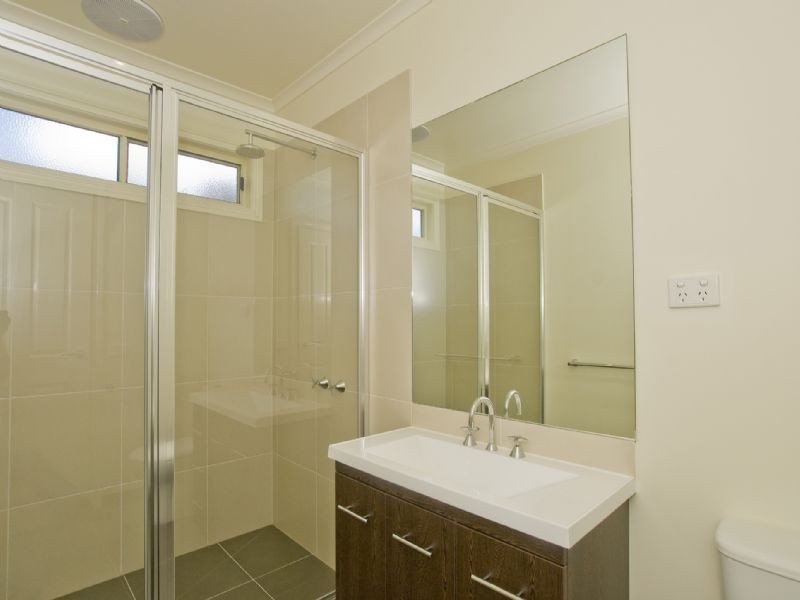 8B Pascoe Avenue, Croydon VIC 3136