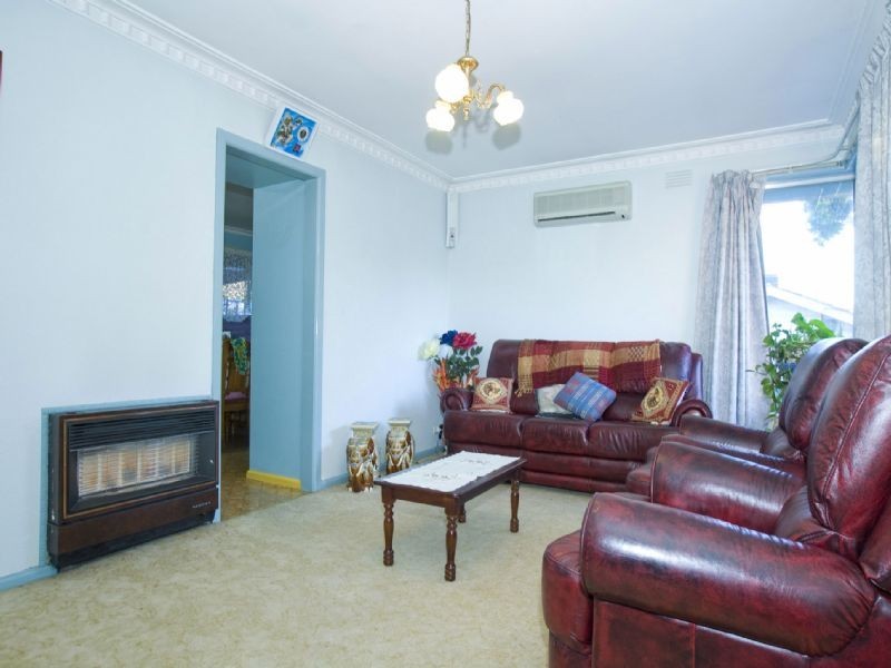 16 Paris Avenue, Croydon South VIC 3136