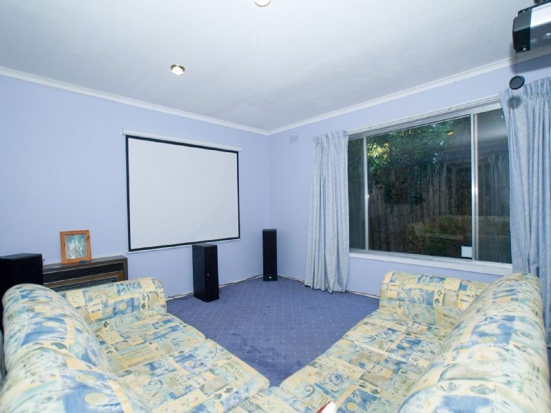 16 Paris Avenue, Croydon South VIC 3136