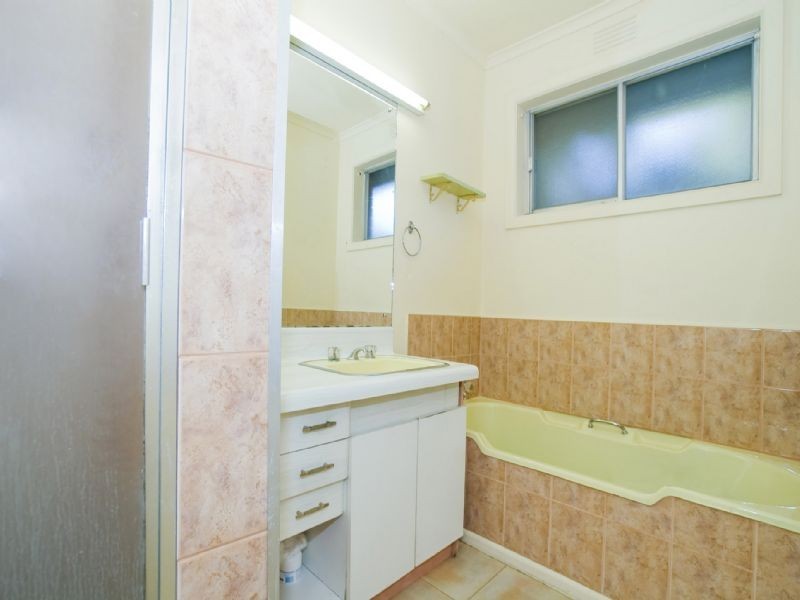 16 Paris Avenue, Croydon South VIC 3136