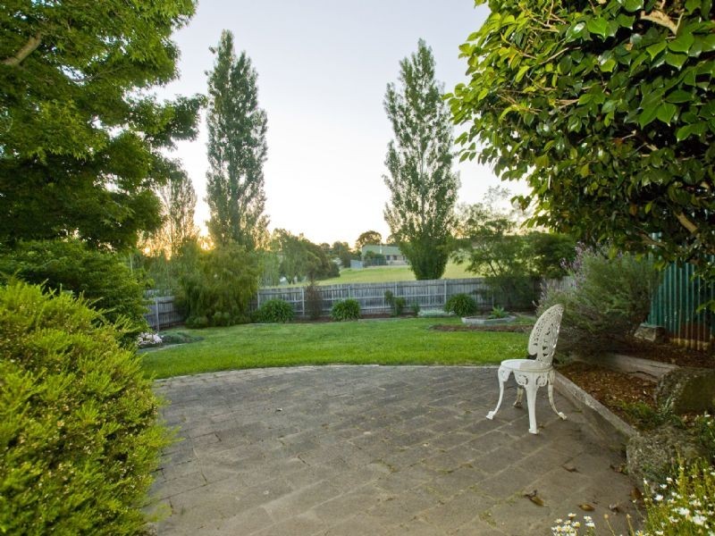 3 Meadowlark Lane, Mooroolbark VIC 3138