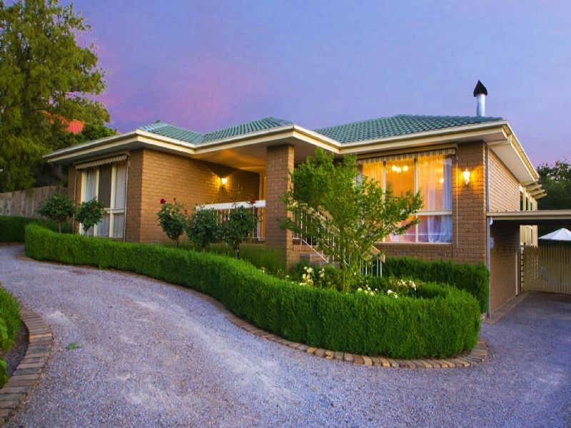 30  Savanna Drive, Mooroolbark VIC 3138