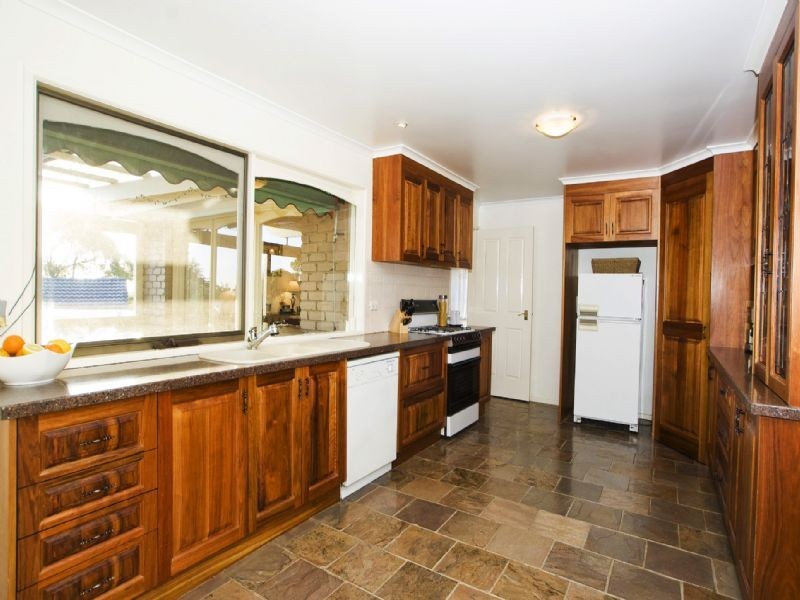 30  Savanna Drive, Mooroolbark VIC 3138