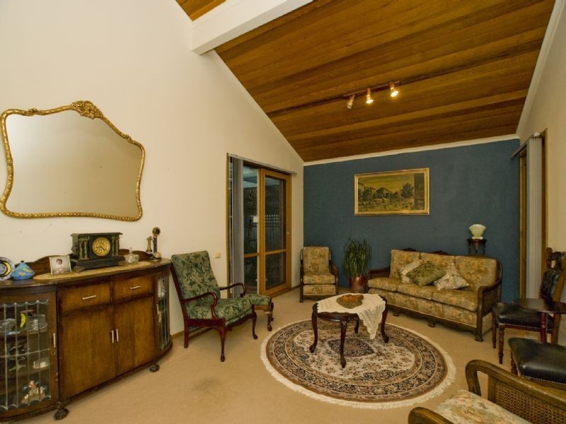 5 Henry Smith Place, Croydon Hills VIC 3136