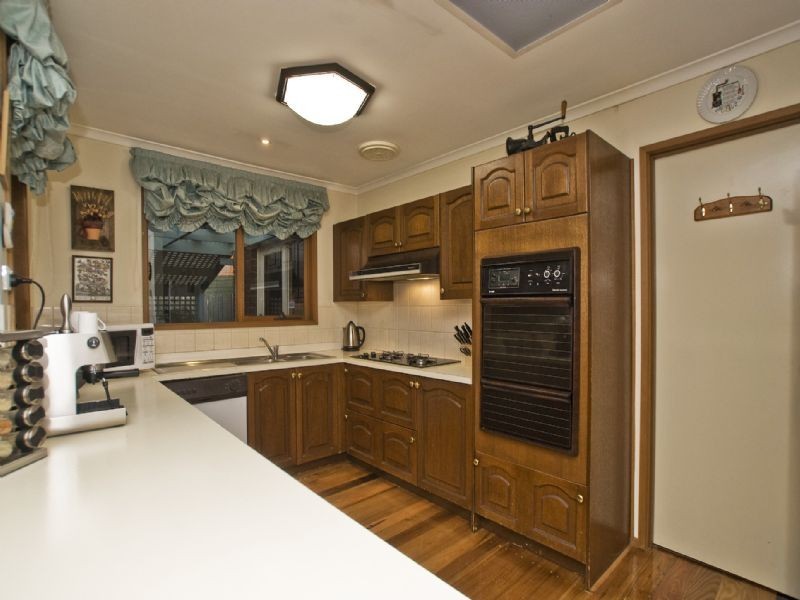 5 Henry Smith Place, Croydon Hills VIC 3136