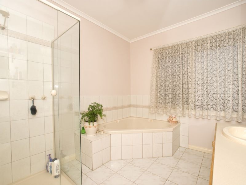 5 Rivergum Drive, Croydon North VIC 3136