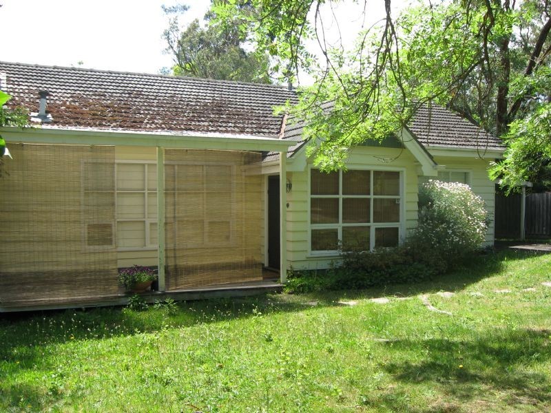 4 Carroll Avenue, Croydon VIC 3136