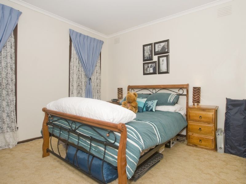 23 Sugarloaf Drive, Chirnside Park VIC 3116