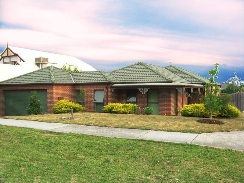 4 Woodland Park Rise, Croydon South VIC 3136