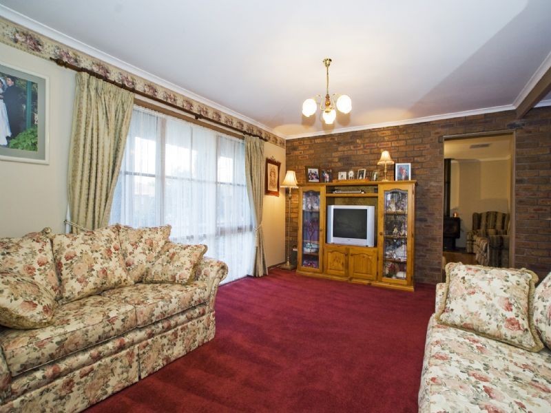 15 Wildwood Walk, Croydon VIC 3136