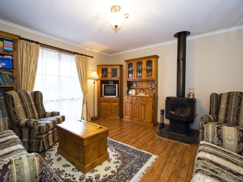 15 Wildwood Walk, Croydon VIC 3136