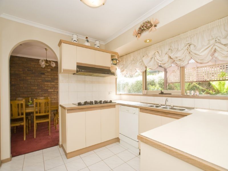 15 Wildwood Walk, Croydon VIC 3136