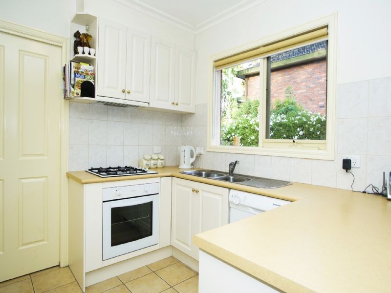 2/31 Vinter Avenue, Croydon VIC 3136