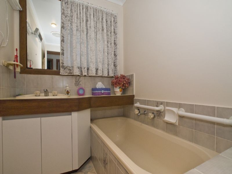24 Vista Drive, Chirnside Park VIC 3116