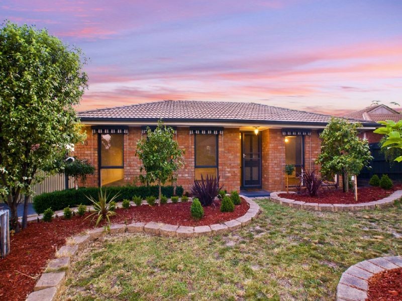 13 Azarow Circuit, Croydon South VIC 3136
