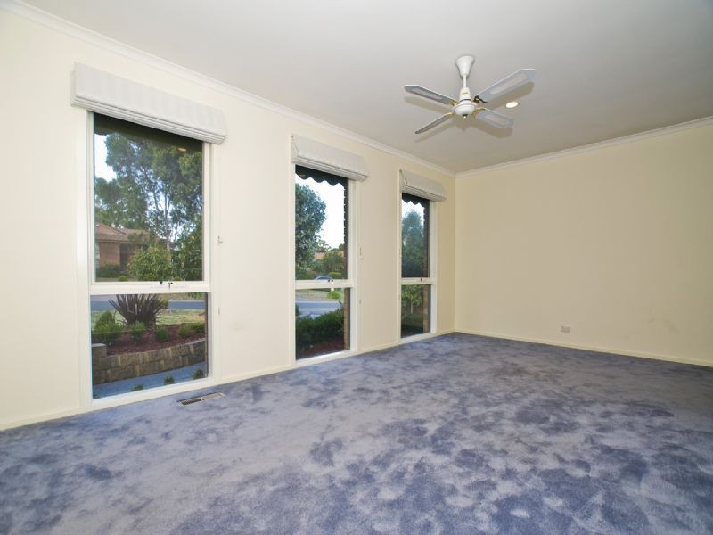 13 Azarow Circuit, Croydon South VIC 3136